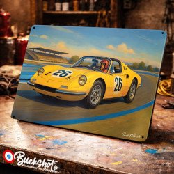 Plaque métallique publicitaire – Illustration Ferrari Dino 246 GTS 1974 – Course sur circuit – Buckshot